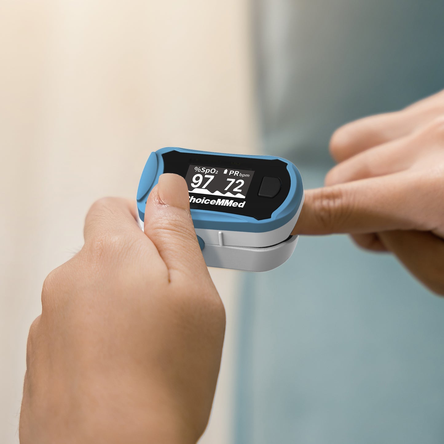 ChoiceMMed C29 Pulse Oximeter - Fingertip Pulse Oximeter Blood Oxygen Saturation Monitor - Large OLED Screen SPO2 Monitor with Lanyard and Carrying Case